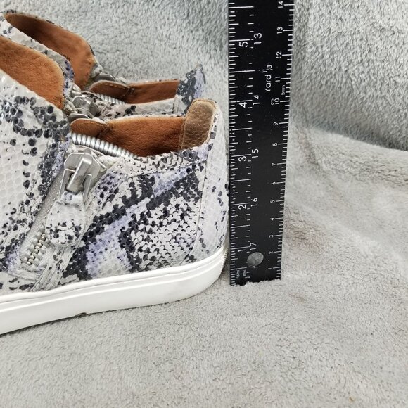 Kenneth Cole Shoes Womens Size 6.5 Gray Reptile Leather Lowe Gentle Souls Sneake - Picture 2 of 11